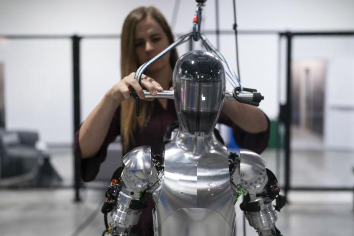 آیا OpenAI به دنبال ساخت ربات انسان نما است؟